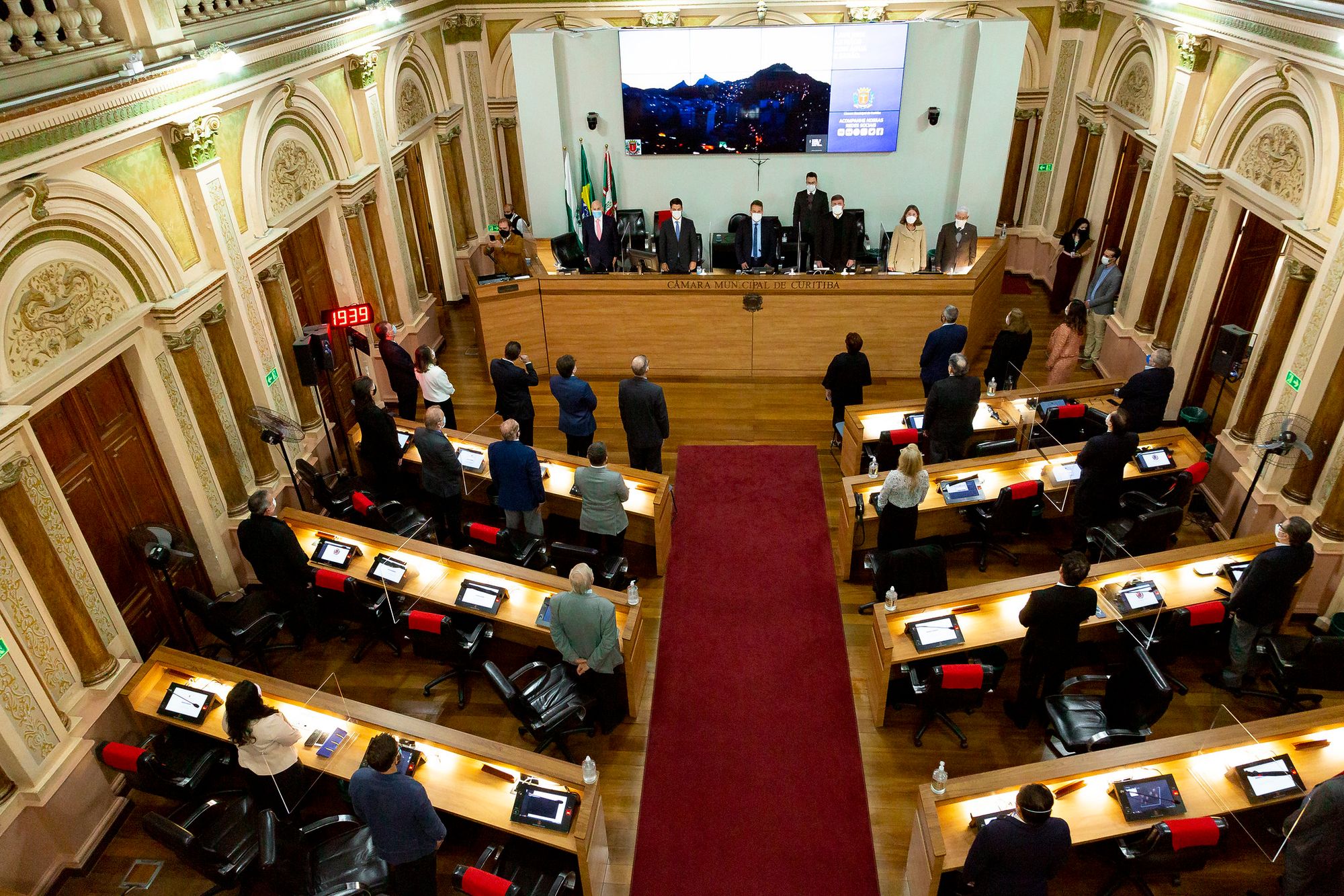 Médicos recebem homenagem de vereadores de Curitiba