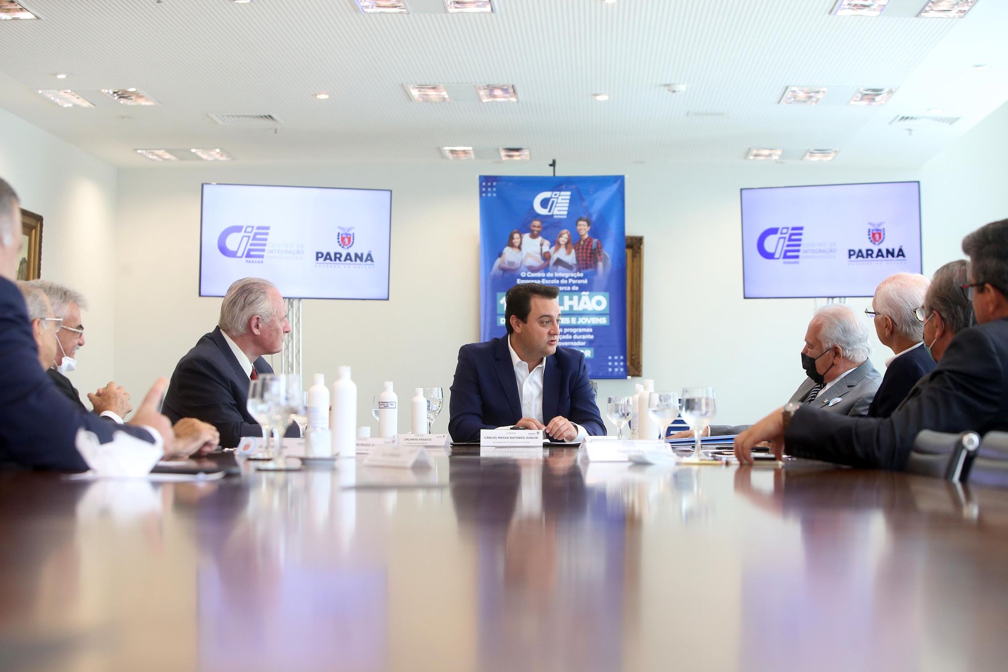 Governador Ratinho Junior recebe homenagem do CIEE/PR
