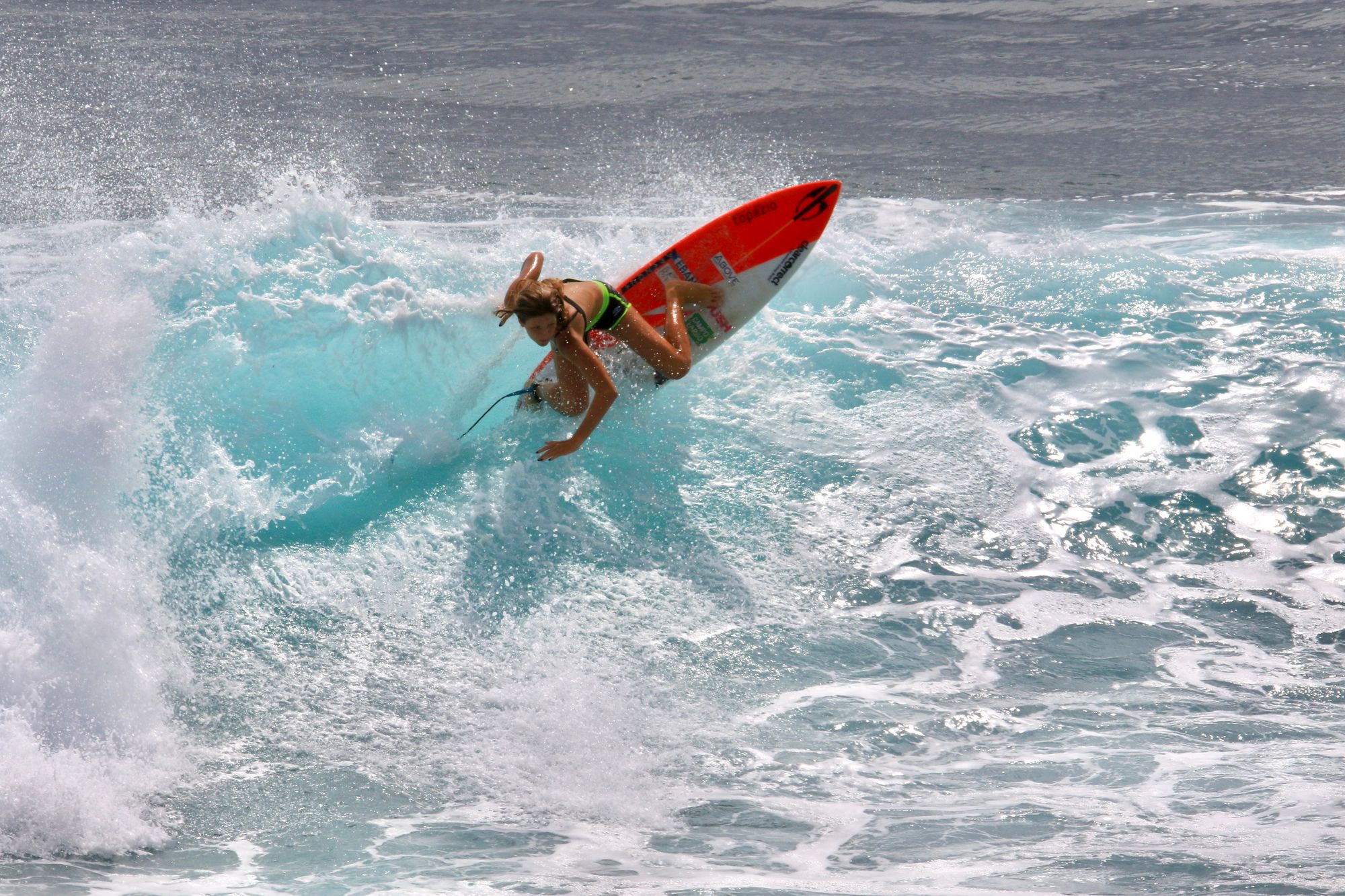 Surfista paranaense é promessa da modalidade e sonha com campeonato mundial