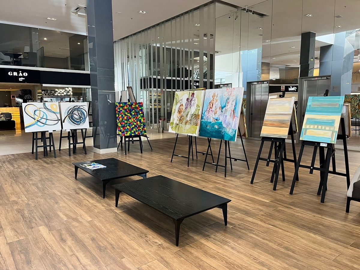 "Diversidade" é tema de exposição coletiva no NH Curitiba The Five