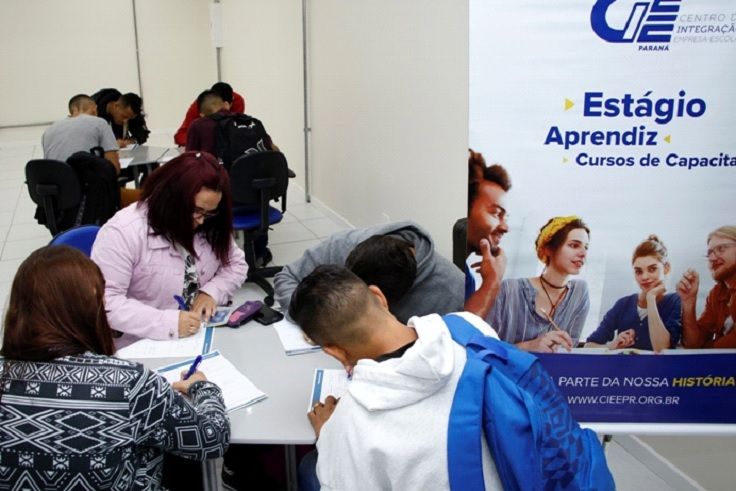 Estágio: modalidade auxilia na colocação profissional e beneficia jovens e empresas