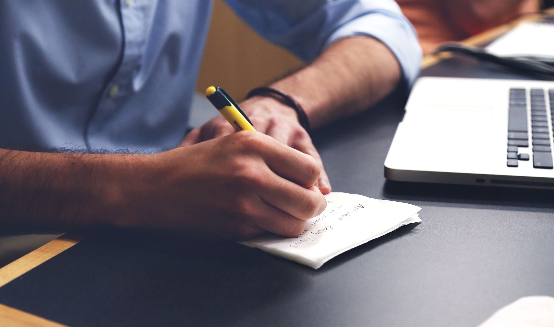Empresa de Colombo (PR) abre 200 vagas para jovens aprendizes; confira como se inscrever