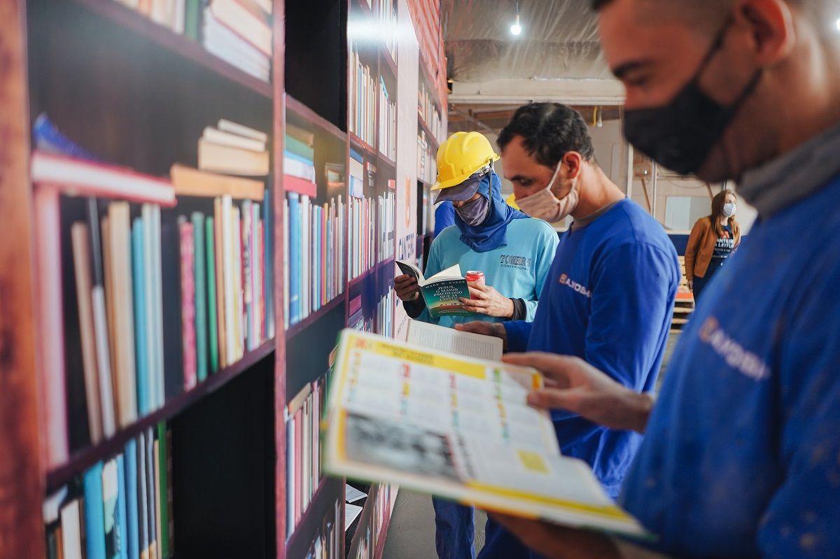 Curitiba recebe projeto que estimula hábito de leitura entre profissionais da construção civil